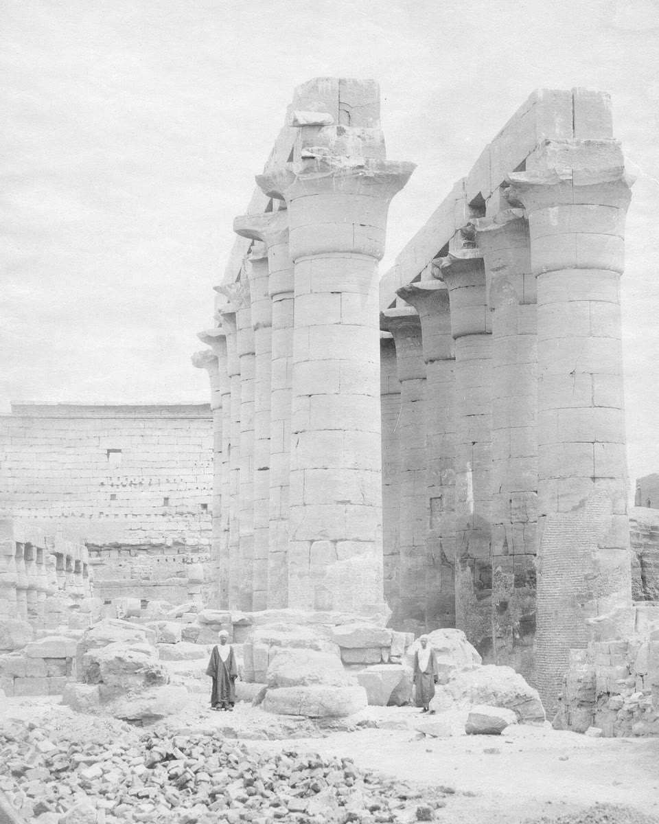 La colonnade du temple de Louxor au XIXe siècle